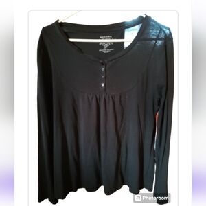 Sonoma Black long Sleeve Smocked Top with buttons